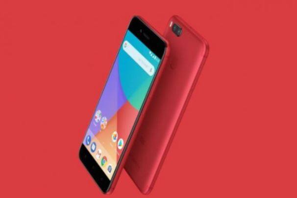 MiA1 Red: इसमें 5.5 इंच की स्क्रीन दी गई है.प्रोसेसर की बात करें तो इसमें क्वालकॉम स्नैपड्रैगन 625 SoC के साथ 4 जीबी की रैम दी गई है. इसकी खासियत है कि ये डुअल कैमरा सेटअप के साथ आते हैं. इसमें 12 मेगापिक्सल f/2.2 अपर्चर के साथ वाइड एंगल कैमरा दिया गया है. वहीं 5 मेगापिक्सल का सेल्फी कैमरा है. 3080mAhकी बैटरी दी. कीमत- 12,999