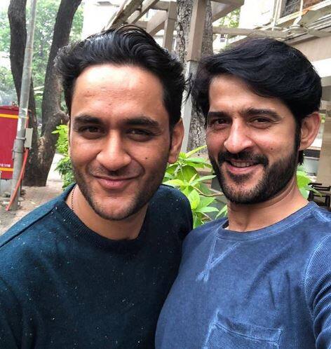 बता दें हितेन तेजवानी जल्द ही नई वेब सीरीज में नज़र आने वाले हैं. विकास गुप्ता और हितेन की दोस्ती को देखकर इस बात की उम्मीद की जा सकती है कि जल्द ही दोनों एक साथ किसी प्रोजेक्ट में काम करते हुए नज़र आ जाएं.