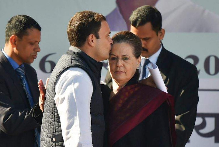 Former Congress President Sonia Gandi calls Congress President Rahul Gandhi her boss राहुल गांधी मेरे भी बॉस, इसे लेकर कोई शक नहीं होना चाहिए: सोनिया गांधी