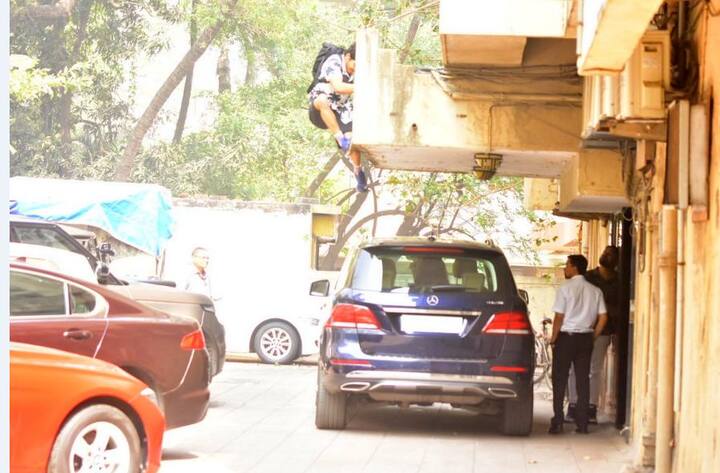 आपको बता दें कि ईशान खट्टर और जाह्नवी कपूर इसी साल फिल्म 'धड़क' से बॉलीवुड में डेब्यू करने वाले हैं. 