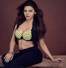 शर्लिन चोपड़ा ने अपनी हालिया तस्वीरों से बढ़ाया इंटरनेट का टेम्परेचर