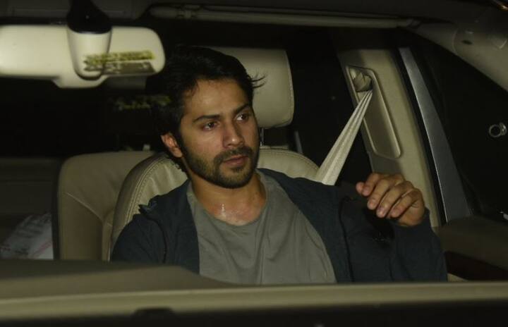 फिल्म देखने जाते बॉलीवुड स्टार वरुण धवन. (तस्वीर: मानव मंगलानी)