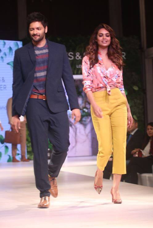 ईशा की तस्वीरों को देखने के बाद फैंस को उनकी फिल्मों का काफी बेसब्री से इंतजार है. (तस्वीर: मानव मंगलानी)