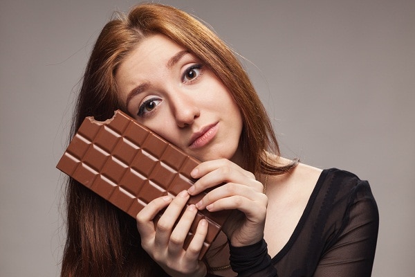 Chocolate Day 2018: tips to enjoy Chocolate Day with your Valentine Chocolate Day 2018: आज किसी को दे रहे हैं चॉकलेट तो इन बातों पर करें गौर