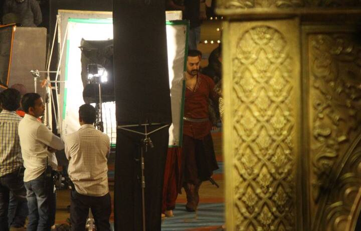 हर रोज सेट से आने वाली तस्वीरें में सेट औक कॉस्ट्यूम देखने के बाद तो साफ है कि फिल्म में काफी कुछ बहुत दिलचस्प होने वाला है. (तस्वीर: मानव मंगलानी)