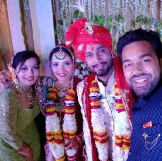  अभिलाषा की मुख्य पहचान स्टार प्लस के शो 'साथ निभाना साथियां' में काम करने के लिए है.