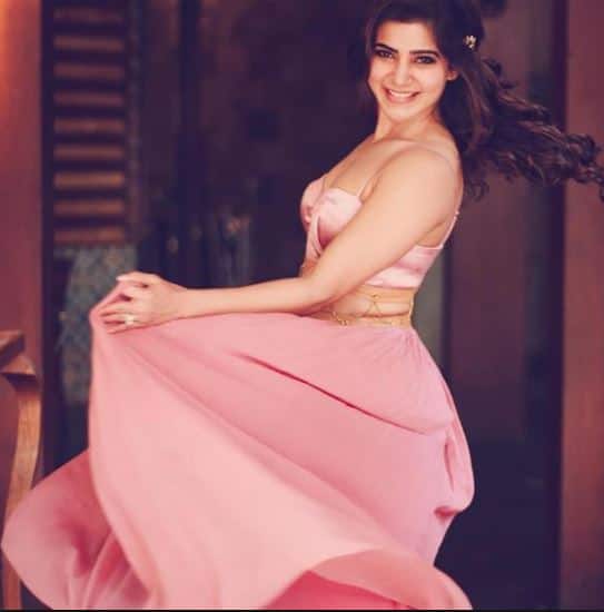 चर्चा में आने की खास वजह उनकी हॉट तस्वीरें हैं. जी हां, इस अभिनेत्री ने हाल ही में अपने इंस्टाग्राम अपनी बोल्ड तस्वीरों को शेयर किया है. 