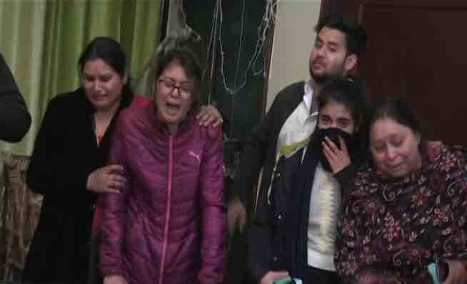 Mother first killed her daughter then mutilated the dead body मां ने पहले किया बेटी का कत्ल और फिर लाश के दो टुकड़े कर अलमारी में छुपाया