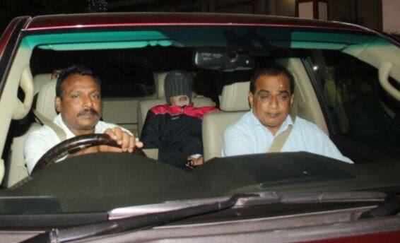 फिल्मों की बात करें तो अमिताभ बच्चन की ऋषि कपूर के साथ फिल्म '102 नॉट आउट' आने वाली है जिसका टीजर हाल ही में रिलीज किया गया है. बिग बी ने इस टीजर को सोशल मीडिया पर फैंस के साथ साझा किया है. 