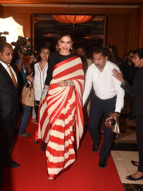 साथ ही दीपिका के इस लुक को और ज्यादा परफेक्ट बना रही थी हाई हील्स. (तस्वीर: मानव मंगलानी)