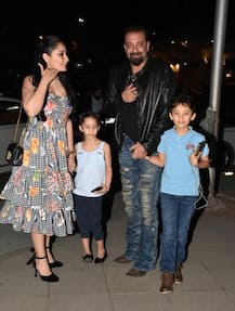 Photos: संजय दत्त ने पत्नी मान्यता और बच्चों के साथ यूं मनाई शादी की दसवीं सालगिरह