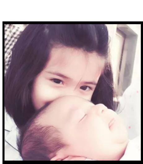 ये तस्वीर बहन समैरा और भाई शिवांश की है. इस तस्वीर को मां रैना जोशी ने अपने इंस्टाग्राम पर शेयर किया है. 