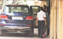 जाह्नवी कपूर के लिए पहली मंजिल से कूदे ईशान खट्टर, देखें तस्वीरें