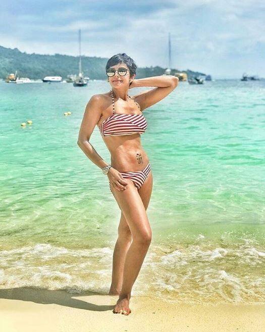 स्वीमिंग पूल को अपनी दुनिया मानने वाली और उसके आस पास अपनी तस्वीरें क्लिक करवाने बॉलीवुड सेलिब्रिटी मंदिरा बेदी एक बार फिर चर्चा में हैं. 