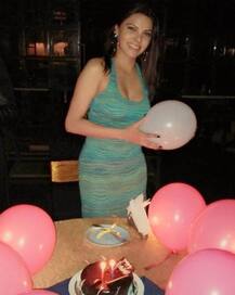 मशहूर एक्ट्रेस शर्लिन चोपड़ा ने कुछ इस अंदाज में मनाया अपना बर्थडे, देखें तस्वीरें...