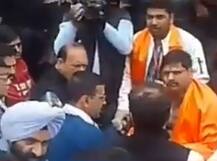 अंकित मर्डर: केजरीवाल पर मुआवजे की मांग करने पर शोक सभा से उठ कर जाने का आरोप