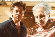 दिलीप कुमार से मिलने उनके घर पहुंचे शाहरुख खान, सोशल मीडिया पर पोस्ट की तस्वीर
