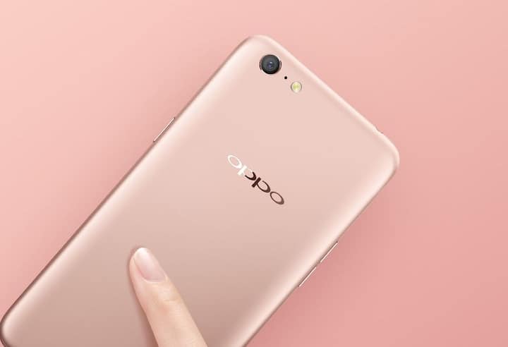 इसका पिछला कैमरा 13 मेगापिक्सल का है, जो कम रोशनी में भी बढ़िया तस्वीरें खींचने में सक्षम है.