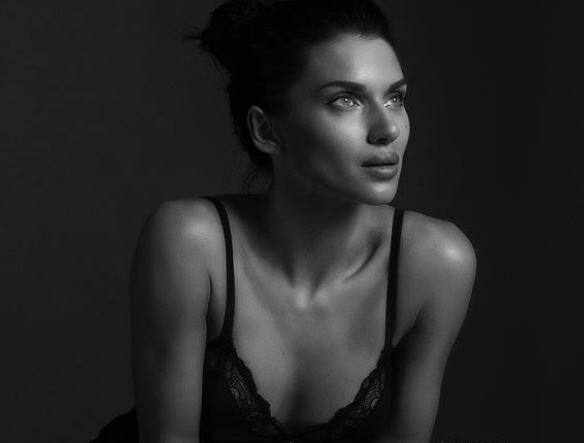 तस्वीरों में आप मॉडल-अभिनेत्री स्कारलेट विल्सन को देख सकते हैं. स्कारलेट एक बार फिर सुर्खियों में छाई हुई हैं.