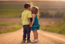 Kiss Day: अपने वैलेंटाइन को किस करने से पहले इन बातों का जरूर ख्याल रखें