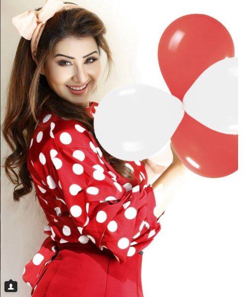  बिग बॉस विजेता शिल्पा शिंदे ने वैलंटाइन-डे पर तस्वीरें इंस्टा पर शेर की. उन्होंने अपने फैंस को वैलेंटाइन-डे पर बधाई दी और आगे कहा कि मुझसे यूं ही प्यार करते रहें. इस मौके पर शिल्पा गुब्बारों के साथ खेलती दिखीं.