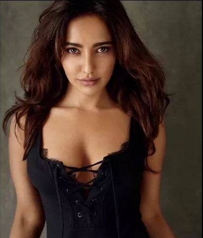    इन दिनों नेहा अपनी सेल्फी को लेकर चर्चा में हैं. वो आए दिन इंस्टाग्राम पर अपनी खूबसूरत सेल्फी अपलोड करती रहती हैं.