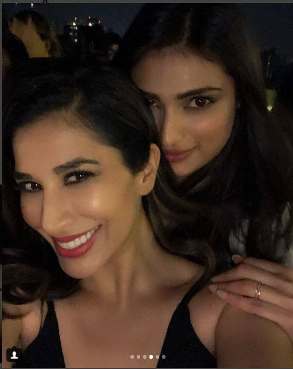 अभिनेत्री आथिया शेट्टी भी पार्टी में नज़र आईँ.