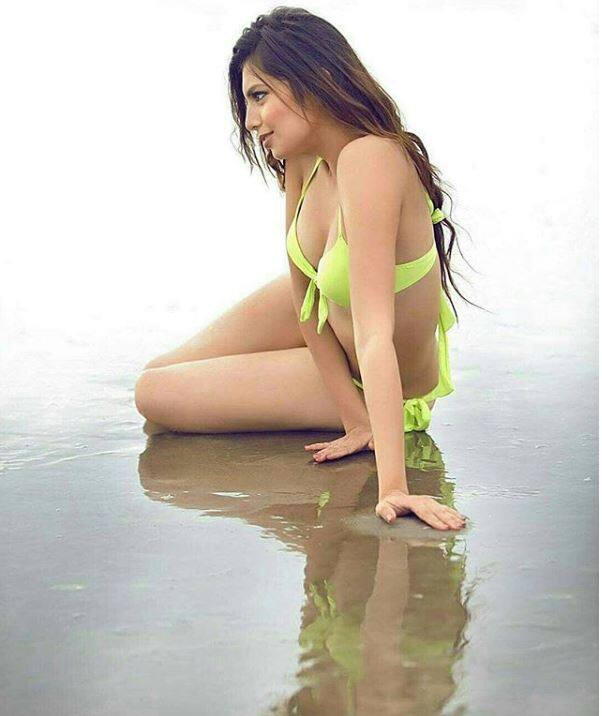 पेशे से मॉडल लेखा के इस फोटोशूट की तूफानी तस्वीरें इंटरनेट सनसनी बनी हुई है.