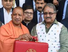 योगी का बजट: मेट्रो के लिए 500 करोड़, मुख्यमंत्री आवास योजना को 200 करोड़, जानें बजट की मुख्य बातें