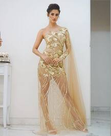  NFBA 2018 में गोल्डन ट्रांसपेरेंट ड्रेस में नजर आईं दिशा पटानी, अपनी खूबसूरती से जीता सबका दिल