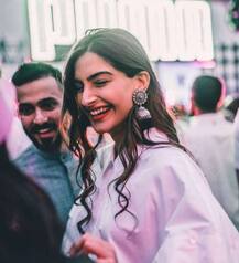 Photos: क्या सोनम कपूर की सगाई की तैयारियों में जुटी कपूर फैमिली ?