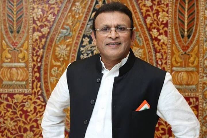 20 फरवरी 1956 में जन्में अन्नू कपूर का असली नाम अनिल कपूर है. पैसों की तंगी के चलते वो अपनी पढ़ाई पूरी नहीं कर सके. इस दौर में अन्नू कपूर ने अपने परिवार को सपोर्ट करने के लिए कई छोटे बड़े काम किए जिनमें चाय की स्टॉल लगाने से लॉटरी की टिकट बेचने जैसे काम शामिल हैं.