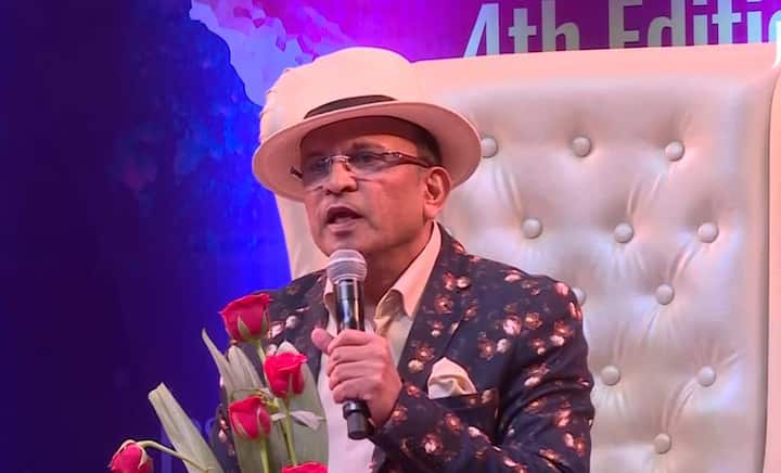  वैसे तो अन्नू कपूर के काम के सभी कायल हैं लेकिन बॉलीवुड में एक ऐसा महानायक भी है जिसने अपने काम से सबको दीवाना बनाया है. एक बार एक इंटरव्यू के दौरान अन्नू कपूर ने बताया था, एक फिल्मी मैग्जीन को दिए इंटरव्यू में जब बिग बी से उनके पंसदीदा अभिनेताओँ के बारे में पूछा गया तो उन्होंने सतीश कौशिक और परेश रावल के साथ मेरा नाम लिया. मेरे लिए ये बहुत सम्मान जनक था. 