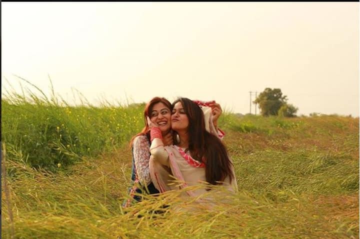 फैंस को ये तस्वीरें काफी पसंद आ रही हैं.