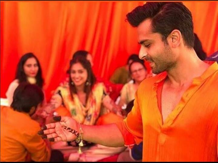 मस्ती के साथ-साथ इस मौके पर शोएब डांस करते भी दिखे.