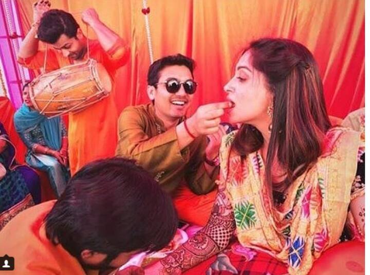 इस मौके पर शोएब ढ़ोलक बजाते हुए भी नज़र आए. 