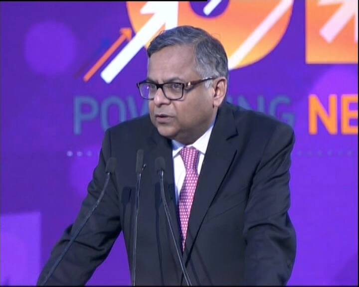 टाटा ग्रुप के एन चंद्रशेखरन ने कहा, ''उत्तर प्रदेश में टीसीएस की उपस्थिति है. इसके साथ ही टाटा मोटर भी यहां हैं. हमारी खुदरा कंपनियों की यहां एक महत्वपूर्ण उपस्थिति है. हम पूरे क्षेत्रों में यूपी के विकास में भाग लेने के लिए प्रतिबद्ध हैं.''