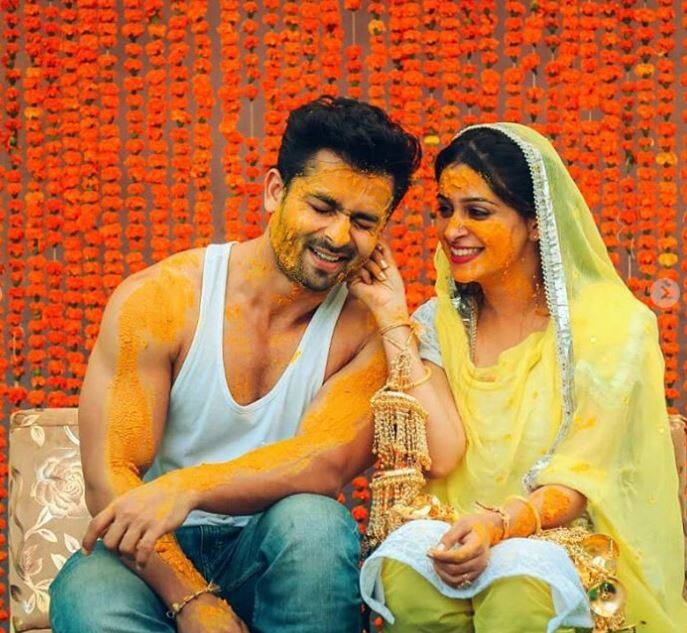 टीवी की जानी मानी अभिनेत्री दीपिका कक्कड़, जिन्हें आप सिमर के नाम से जानते हैं, कल 22 फरवरी को अपने ब्वॉयफ्रेंड और अभिनेता शोएब इब्राहिम से शादी रचाने जा रही हैं. 