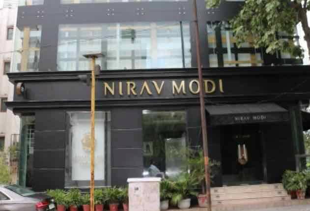How accused of PNB scam Nirav Modi looted the rich people? यहां जानें, अमीरों को कैसे लूटता था पीएनबी घोटाले का आरोपी नीरव मोदी?