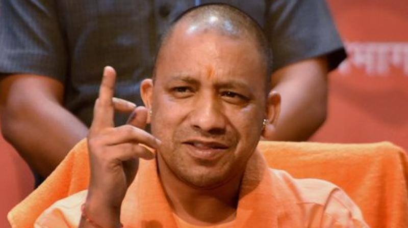 CM Yogi Adityanath attacks Samajwadi Party before Gorakhpur and Phulpur bypolls समाजवादी पार्टी की टोपी है लाल, अस्त होने का समय आ गया: सीएम योगी