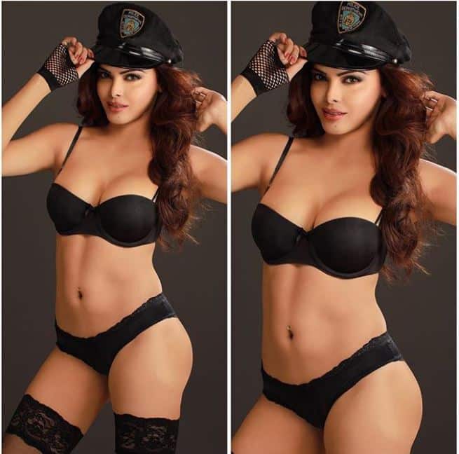 बताते चलें कि 2012 में इस फिल्म से जुड़ी शर्लिन की कई तस्वीरें इन दिनों इंटरनेट पर काफी चर्चित हुई हैं.