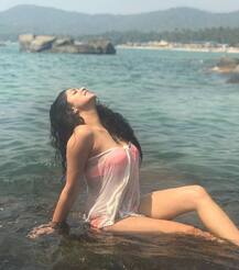 सब टीवी की इस मशहूर एक्ट्रेस ने पति के साथ इंस्टाग्राम पर बिखेरा अपनी बोल्डनेस का जलवा