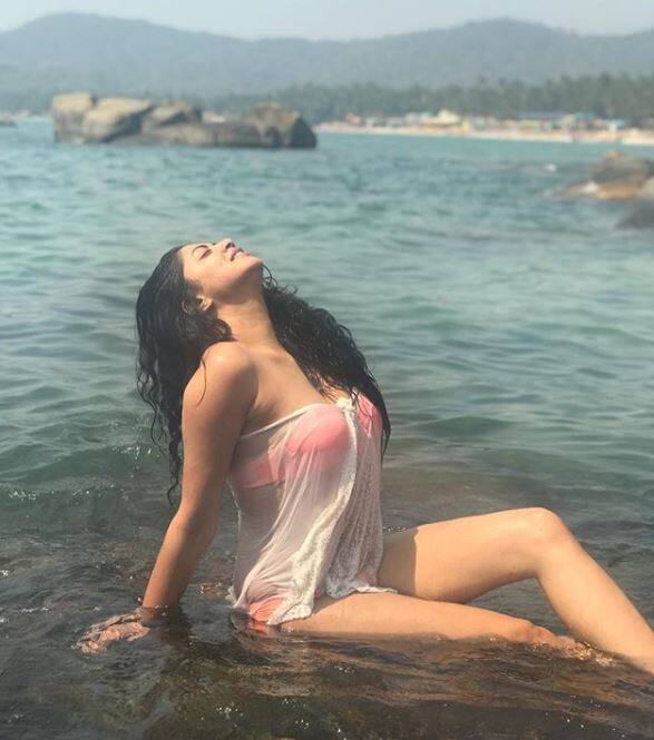  टीवी अभिनेत्री कविता कौशिक टेलीविजन की सबसे लोकप्रिय कलाकारों में से एक हैं. उनकी बोल्ड और हॉट तस्वीरें हाल ही में सोशल मीडिया पर वायरल हो रही हैं.