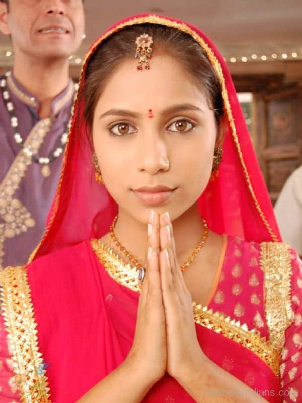  टीवी एक्ट्रेस विभा आनंद जिन्हें हम सीरियल 'बालिका वधू' की 'सुगना' के नाम से काफी अच्छी तरह से जानते हैं. ऐसा माना जा रहा है कि ये टीवी एक्ट्रेस अपने पुराने किरदार 'सुगना' की इमेज से बिलकुल बदल गई हैं.  विभा इस सीरियल में एक संस्कारी लड़की का किरदार निभाती थी. सीरियल में वह मेल लीड एक्टर जगदीश की बहन थी. (फोटो: इंस्टाग्राम)