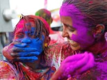 होली की मस्ती के बीच स्वास्थ्य का भी रखें ख्याल, जानें ये जरूरी टिप्स