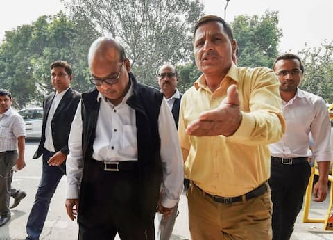 रोटोमैक घोटाला: कोर्ट ने विक्रम कोठारी और उसके बेटे को 11 दिन की सीबीआई हिरासत में भेजा रोटोमैक घोटाला: कोर्ट ने विक्रम कोठारी और उसके बेटे को 11 दिन की सीबीआई हिरासत में भेजा