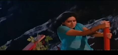 इसी फिल्म यानी कि 'मिस्टर इंडिया' का एक और गाना जो नई पीढ़ी के लोगों के दिलों में आज भी बसा हुआ है. वो 'काटे नहीं कटते' गाना है जिसे बहुत सराहना मिली खासतौर पर इस गाने से श्रीदेवी को बॉलीवुड में पहचान मिली. इस फिल्म को दर्शकों ने पसंदा किया और फिल्म ने अच्छी खासी कमाई भी की.