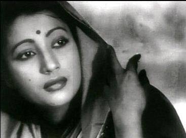 भारतीय सिनेमा के बेहतरीन कलाकारों में से एक सुचित्रा सेन का भी दिल का दौरा पड़ने के कारण 17 जनवरी 2014 को निधन हो गया. सुचित्रा का लंग्स इंफेक्शन का ट्रीटमेंट कई दिनों से चल रहा था, उसी दौरान इनका निधन हुआ.