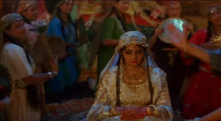 अमिताभ बच्चन के साथ फिल्म खुदा गवाह में श्रीदेवी अरब प्रिंस बनीं थीं. (Source- Social Media)