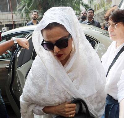 रेखा को जैसी ही श्रीदेवी के निधन की खबर लगी उनहोंने तुरन्त श्रीदेवी के घर का रुख किया.